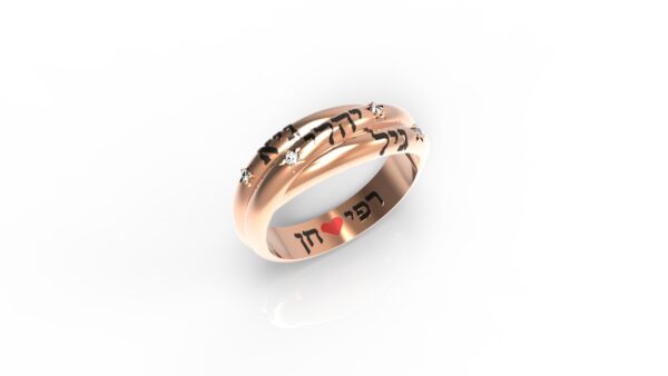 טבעות שמות-טבעת זהב אדום עם חריטת שם צמה