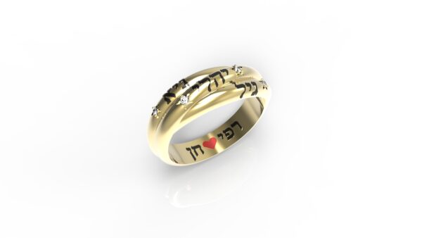 טבעות שמות-טבעת זהב עם חריטת שם צמה