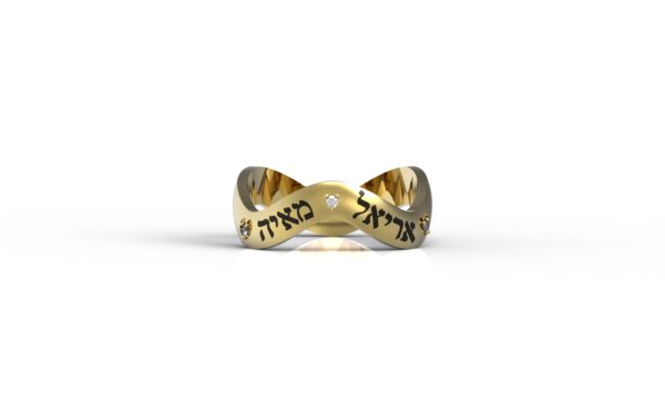 טבעות שמות-טבעת זהב מקורזלת עם שמות הילדים